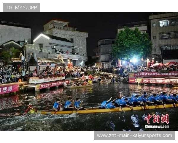 皮划艇赛选手在急流中上演“水上漂移” 皮划艇赛选手在急流中上演“水上漂移”