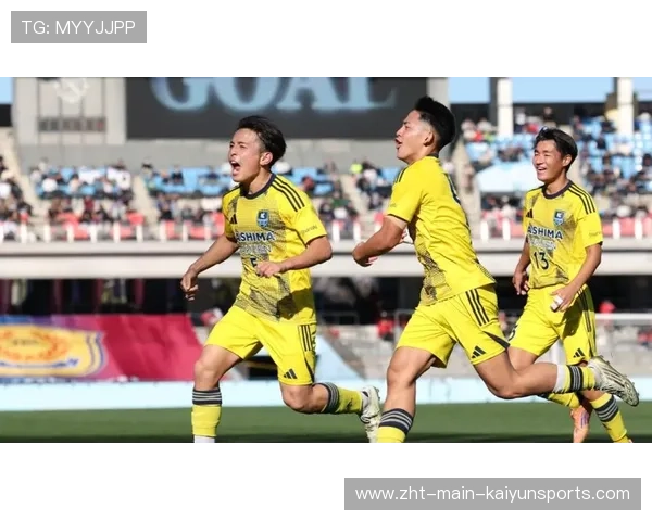 足球远距离吊传圆月弯刀般入网：技艺的极致完美演绎