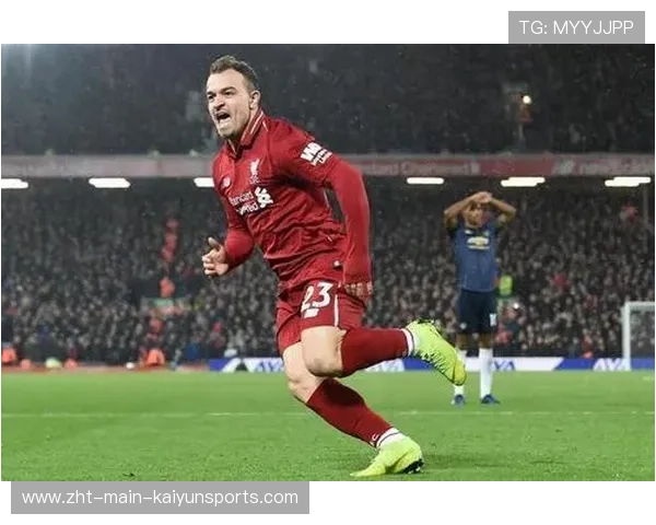 莱万多夫斯基禁区内接佩德里传球,胸部停球后顺势凌空抽射